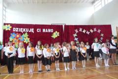 Z bukietem dla mam- Żupawa 2011